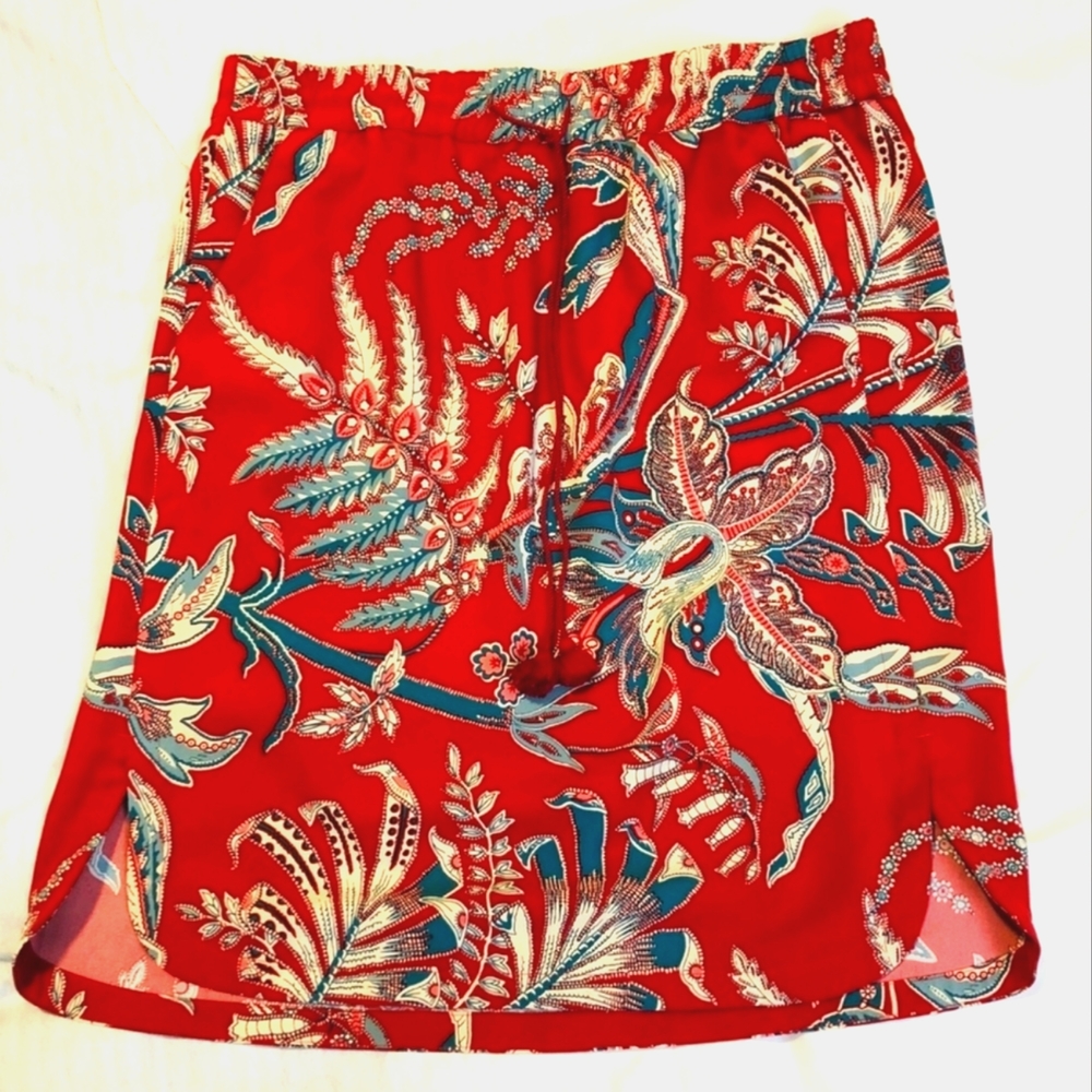 LOFT Skirt with Pockets! Size L, worn twice.